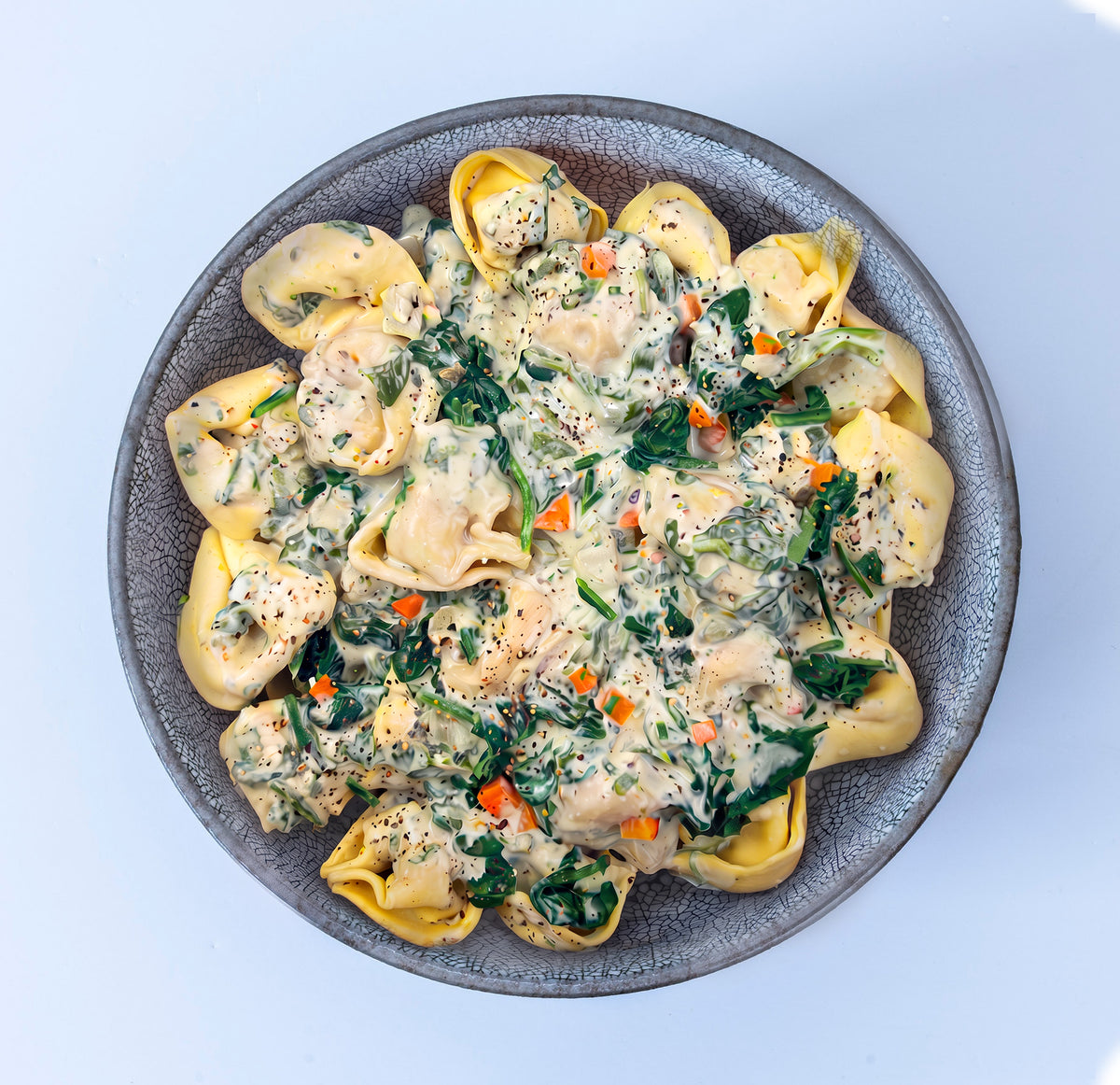 Bio Tortellini in rahmiger Spinatsoße