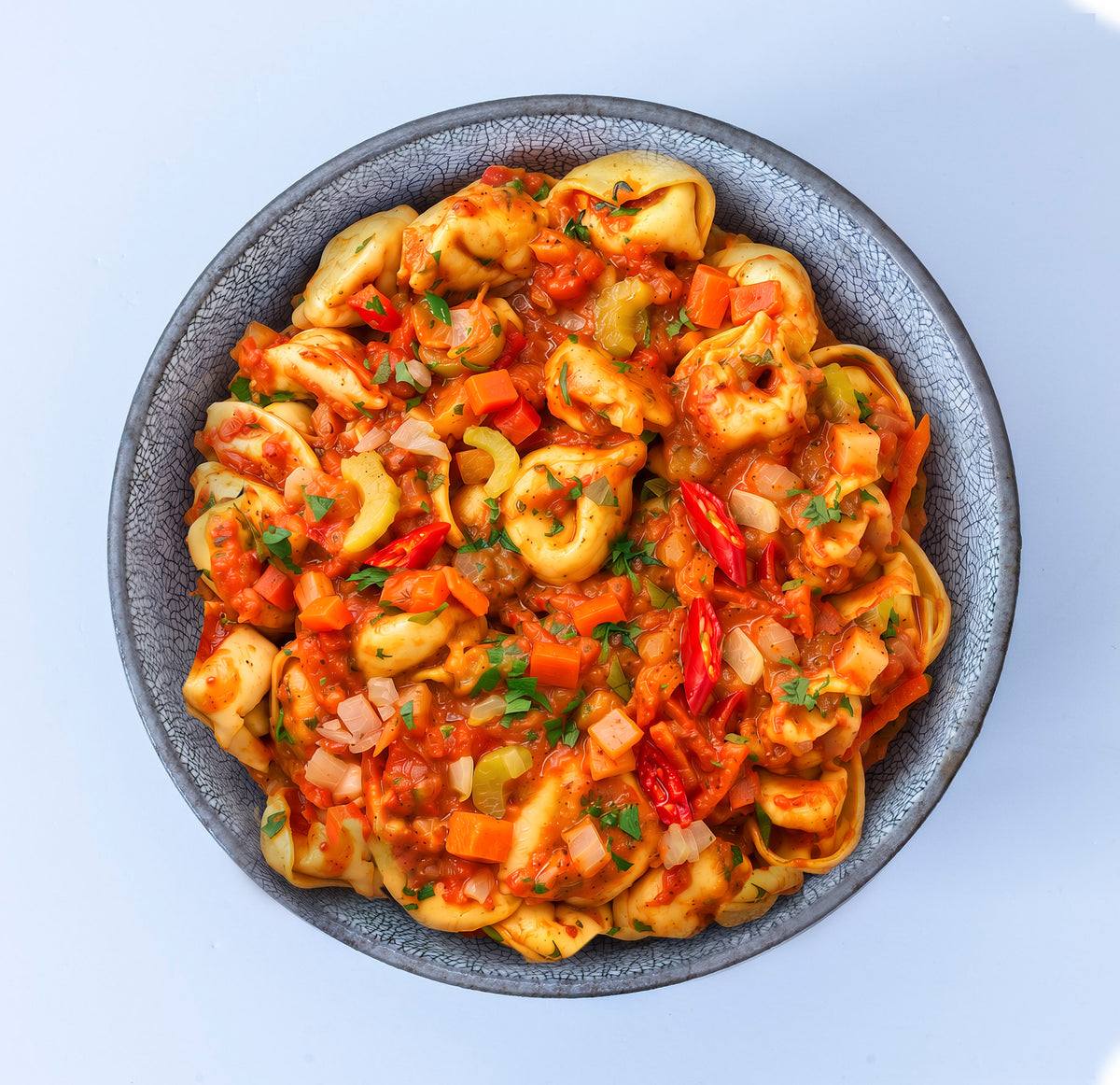Bio Tortellini in feuriger Tomatensoße